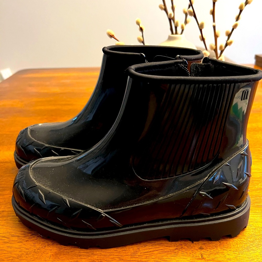Women’s size 8 patent ankle rain boots, with inside zipper